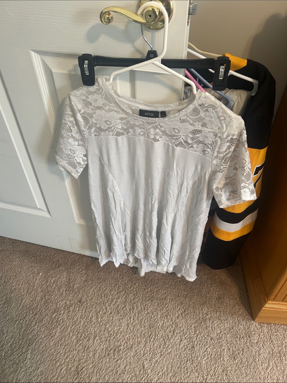 Apt. 9 White Lace Yoke Short Sleeve Tee